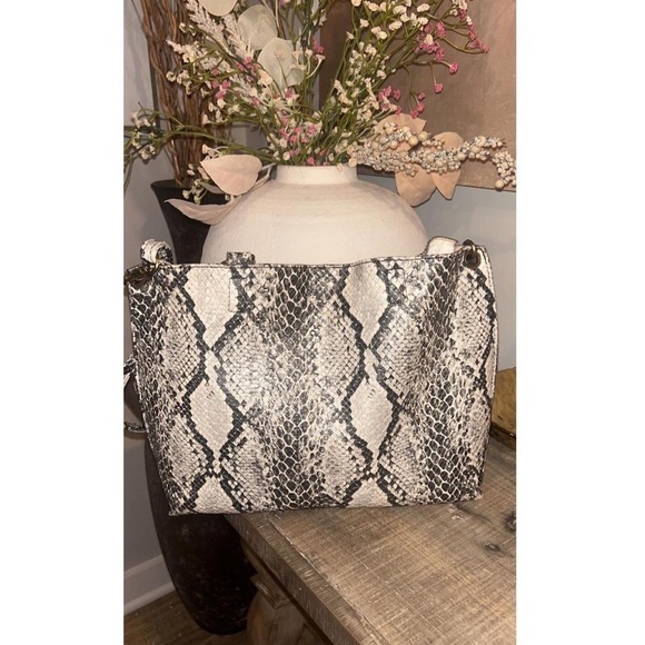 Free People Vegan snakeskin crossbody bag - Picture 4 of 7